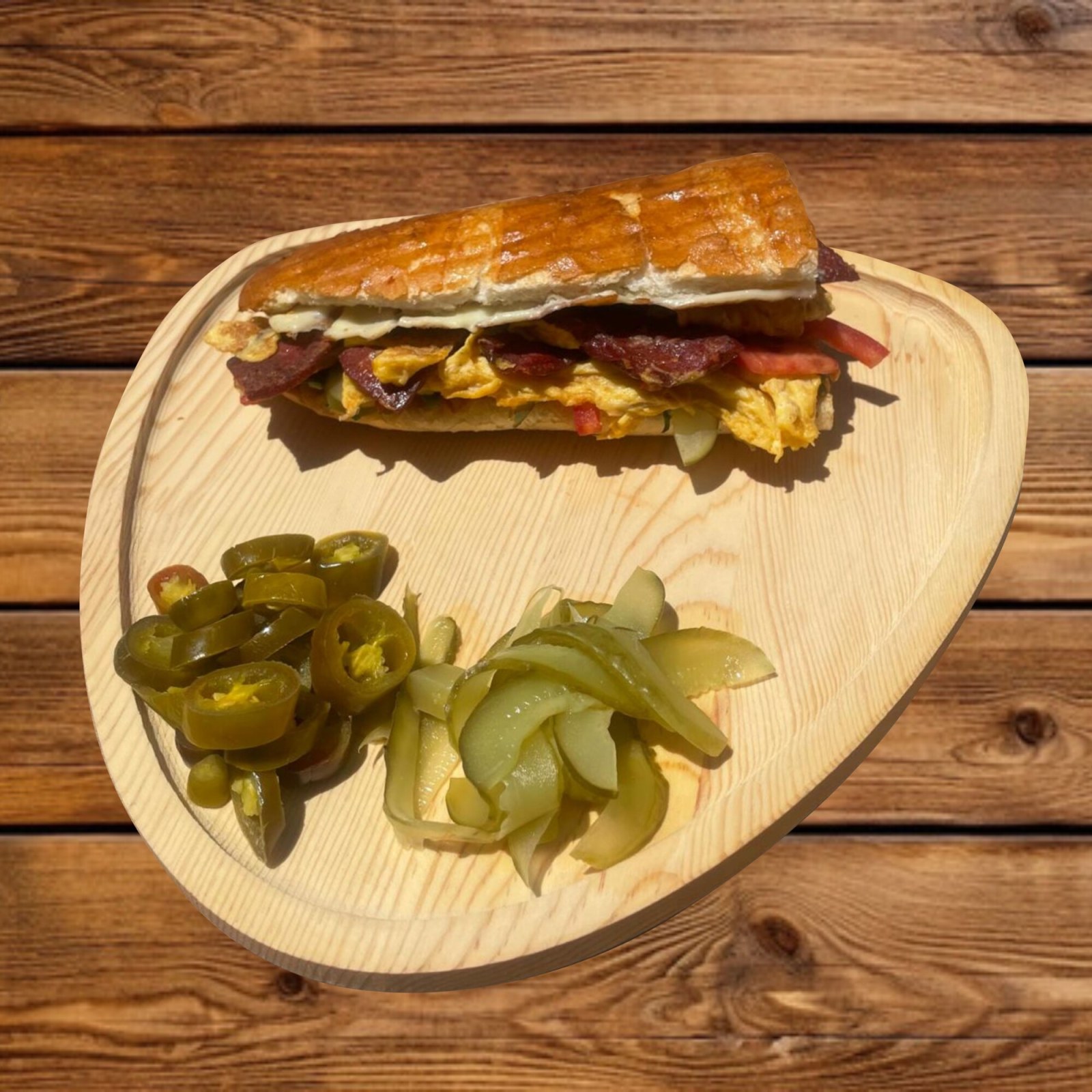 Yarım Ekmek Arası Sucuklu Yumurtalı Tost