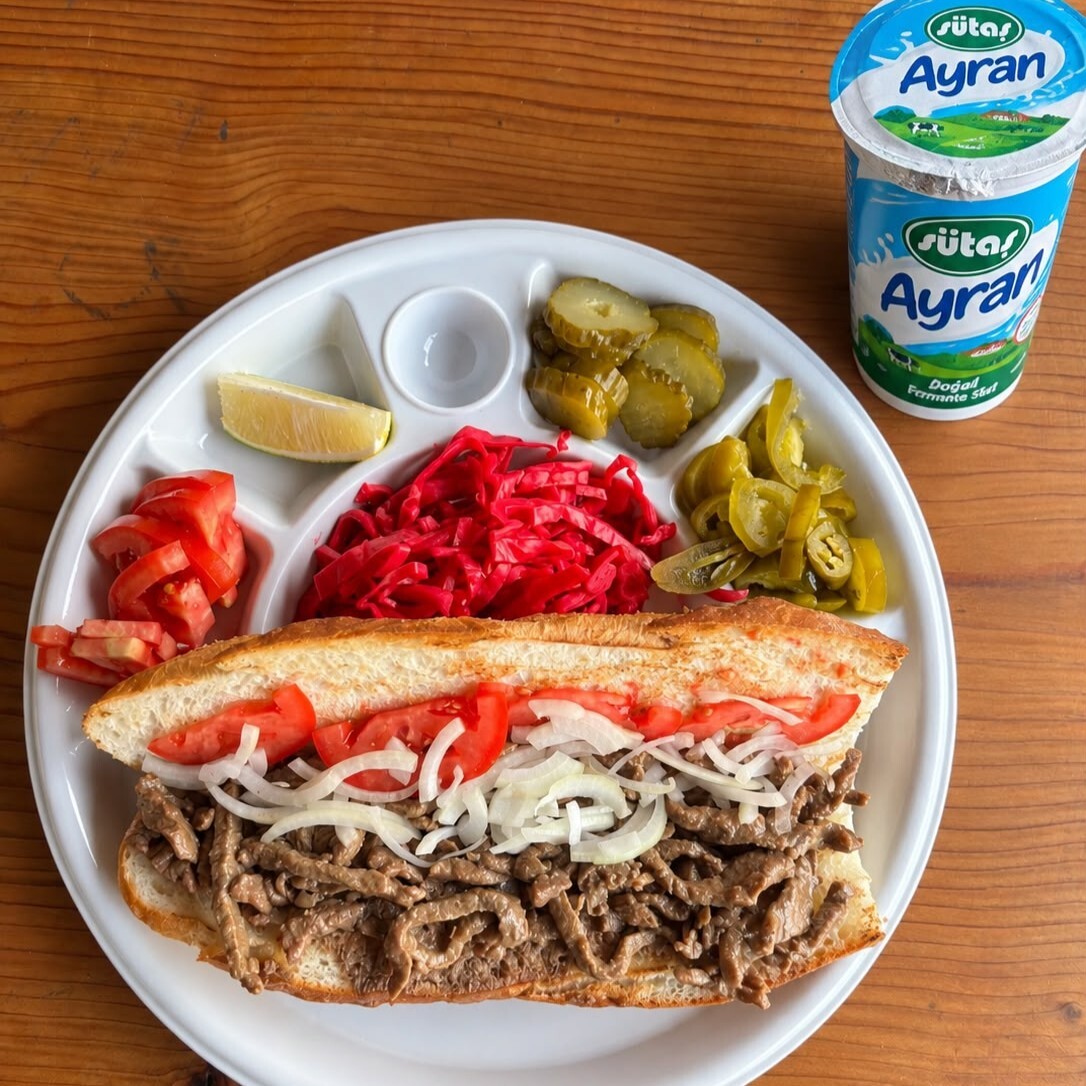 EKMEK ARASI BİFTEK KAVURMA + AYRAN