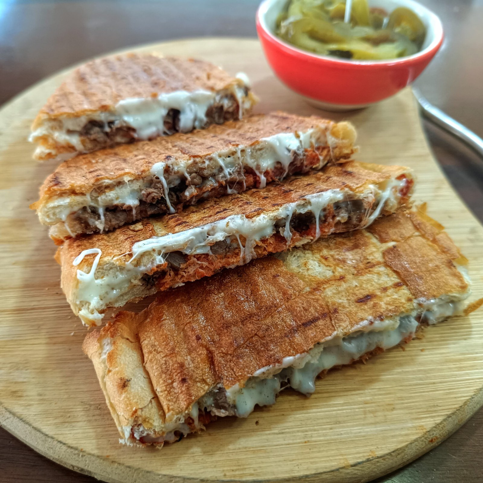 Yarım Ekmek Arası Kavurmalı Tost