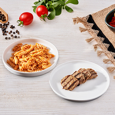 Izgara Köfte & Fusilli Napolitan Makarna