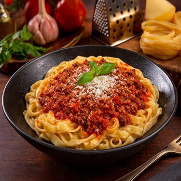 Bolonez Soslu (Günlük Taze Makarna Fettuccine)