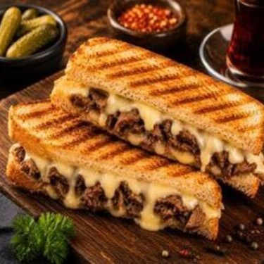 Kavurmalı Ve Kaşarlı Tost