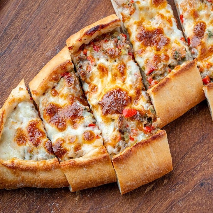 Kuşbaşılı Kaşarlı Pide