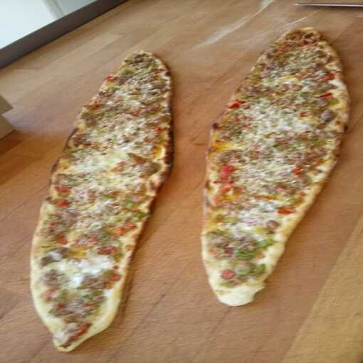 Kıymalı Kaşarlı Pide