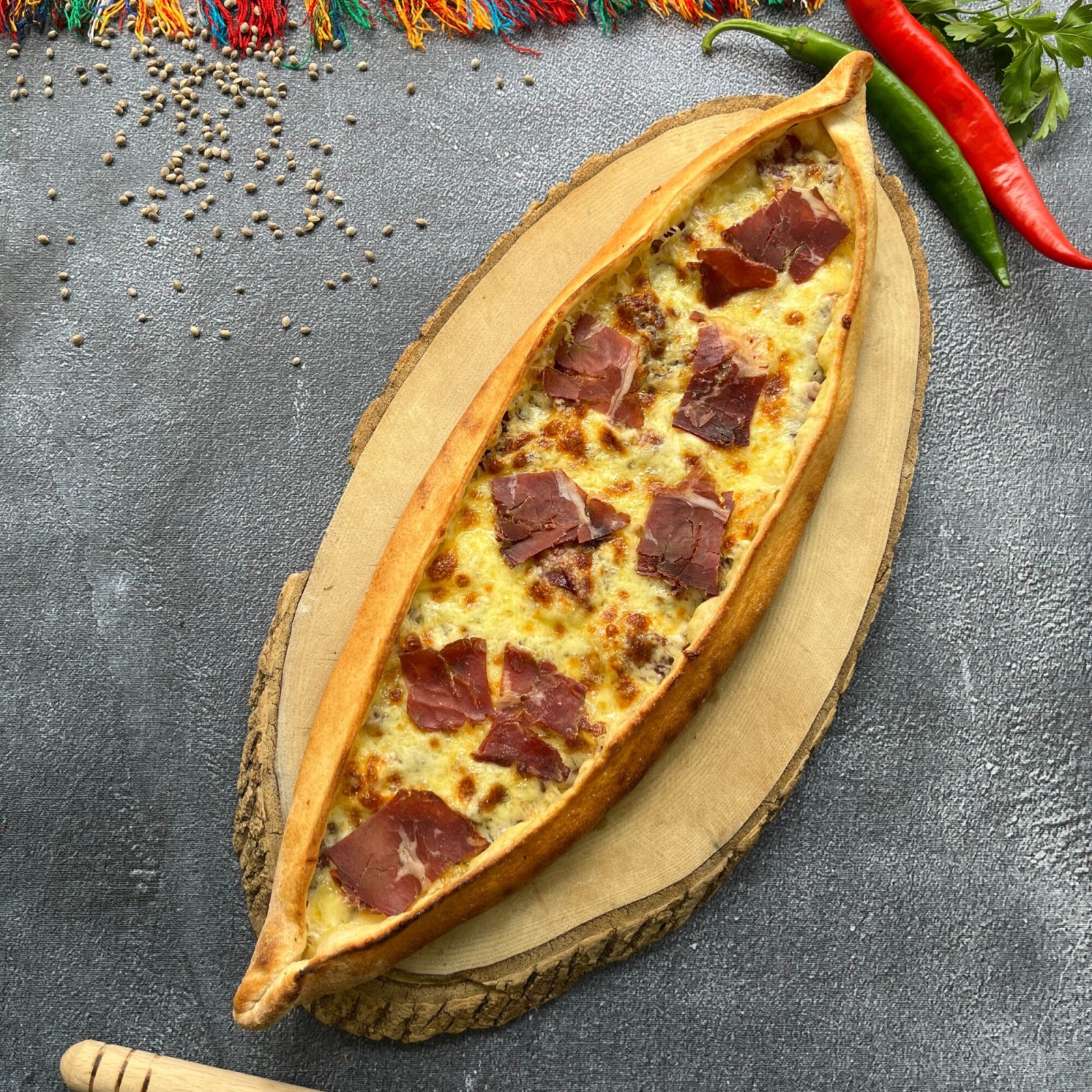 Pastırmalı Kaşarlı Pide