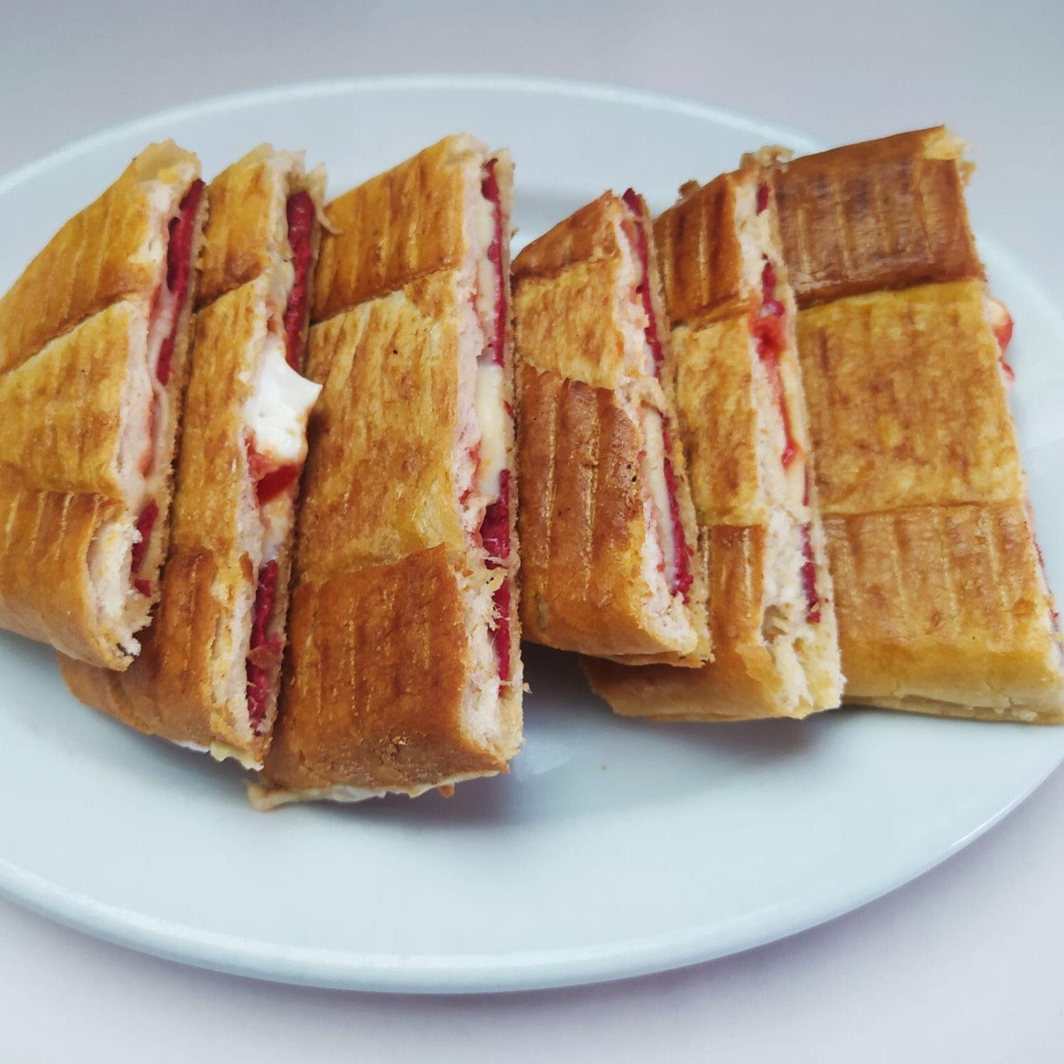 Bütün Ekmek Kaşarlı Tost