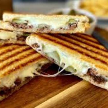 Kavurma Kaşarlı Tost