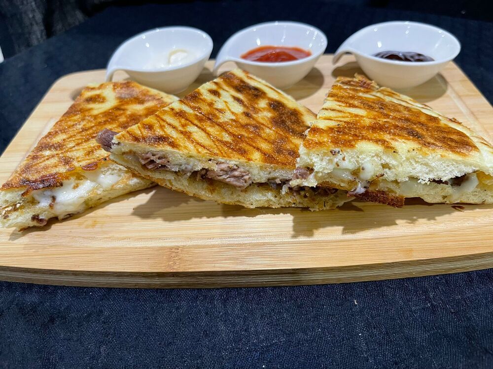 Kavurmalı Bazlama Tost