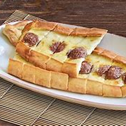 Sucuklu Kaşarlı Pide