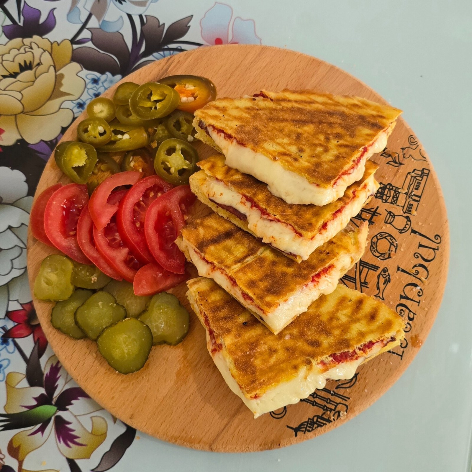 Yumurtalı Bazlamalı Tost (200ml) Ayran İkram