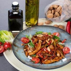 Bademli Tavuk Salata