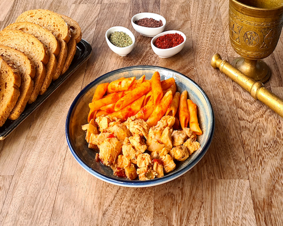 Makarna Üstü Tavuk Sote (150gr Penne /100gr Tavuk)