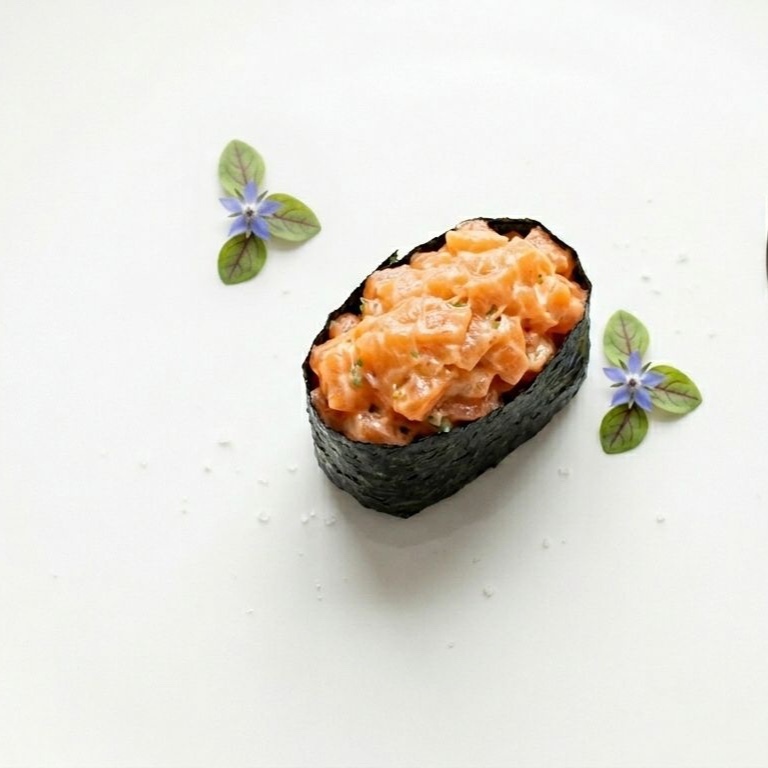 Salmon Gunkan