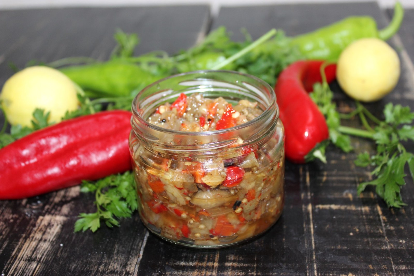 Közlenmiş Kırmızıbiberli Patlıcan Salatası