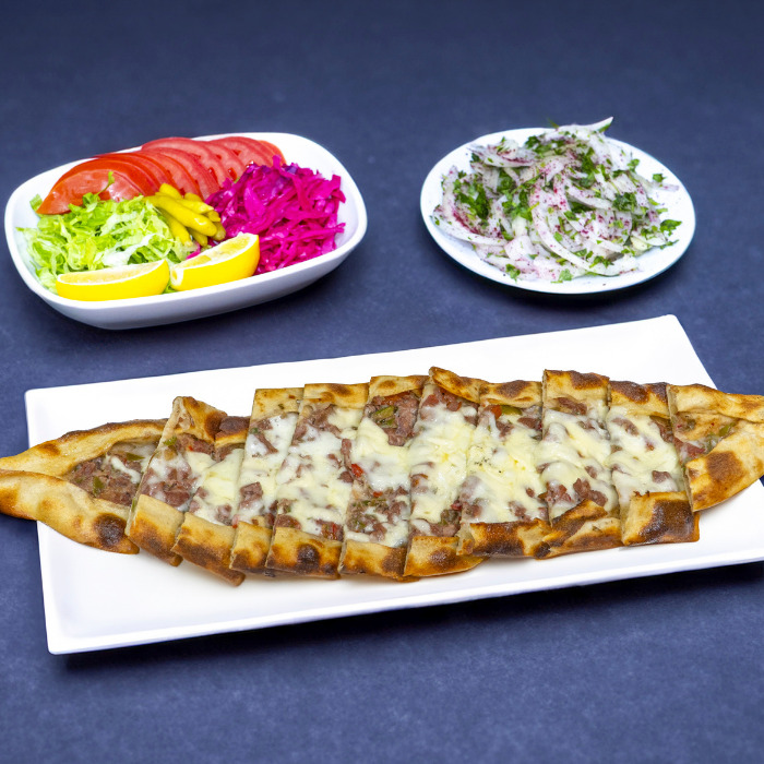 Kuşbaşılı Kaşarlı Pide