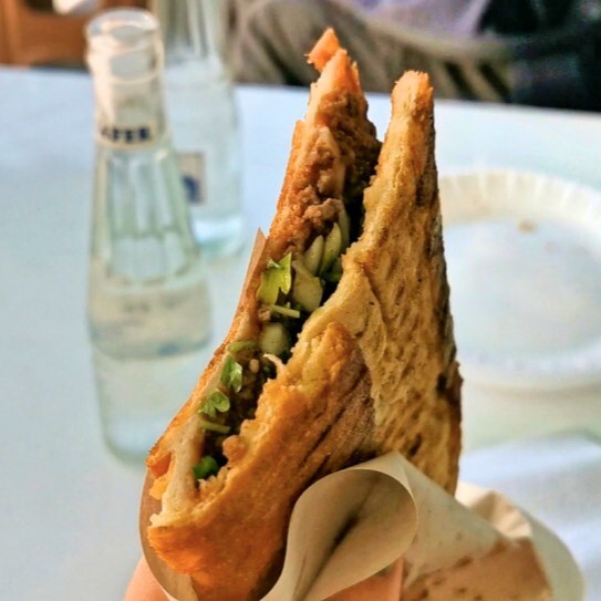 Kıymalı Yumurtalı Kaşarlı Yarım Ekmek Arası Tost (Meşhur Yeşilova Tostu)