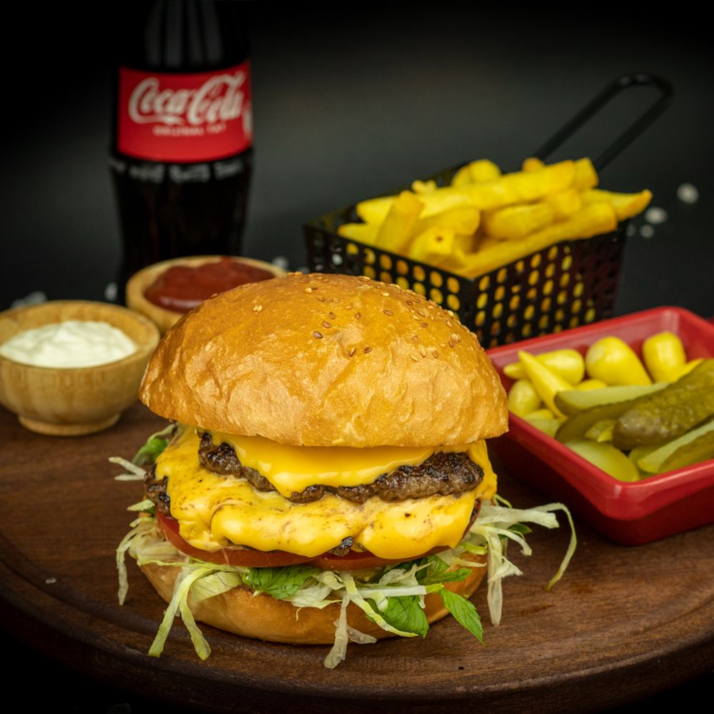 Cheeseburger (200 gr.) Menü