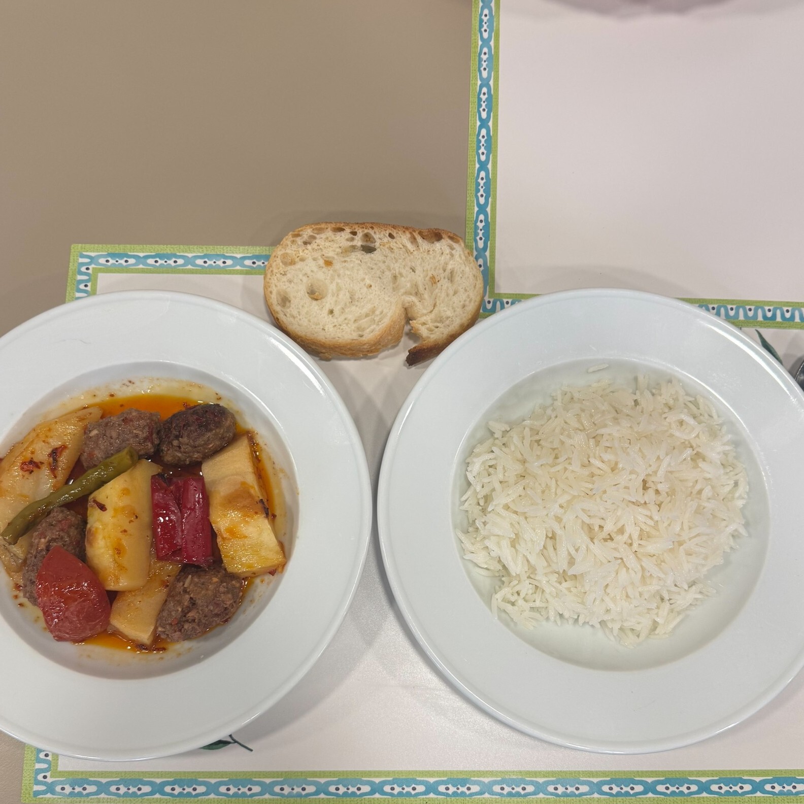 İzmir Köfte ve Pirinç Pilavı