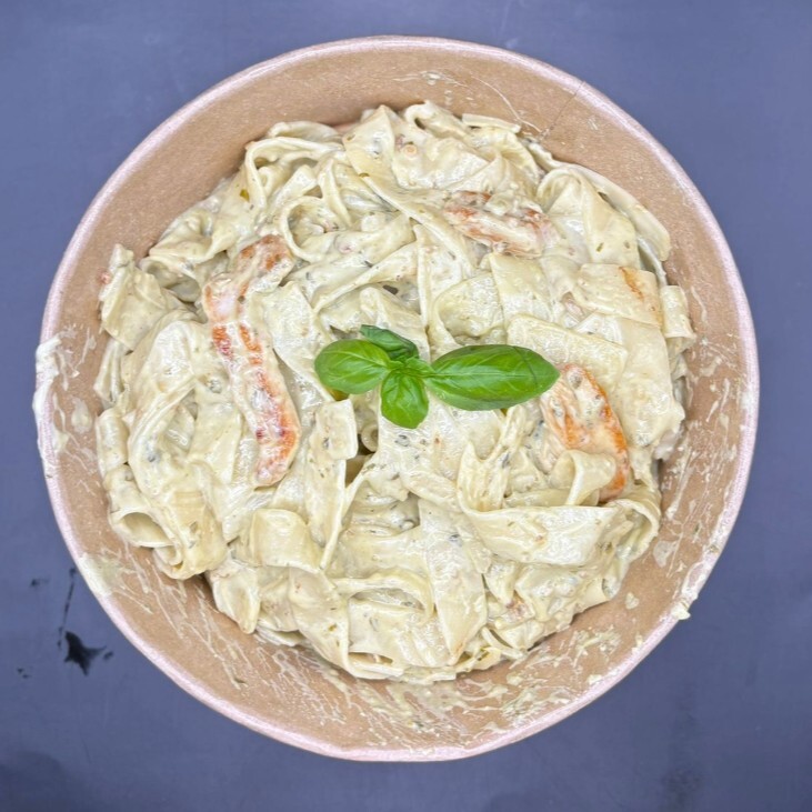 Tavuklu Pesto Soslu Fettuccine