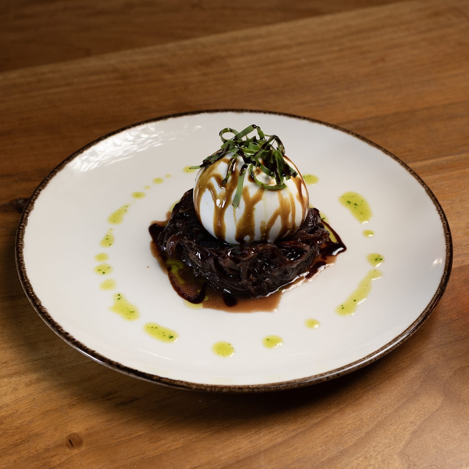Karamelize Mor Soğan Tabanlı Burrata