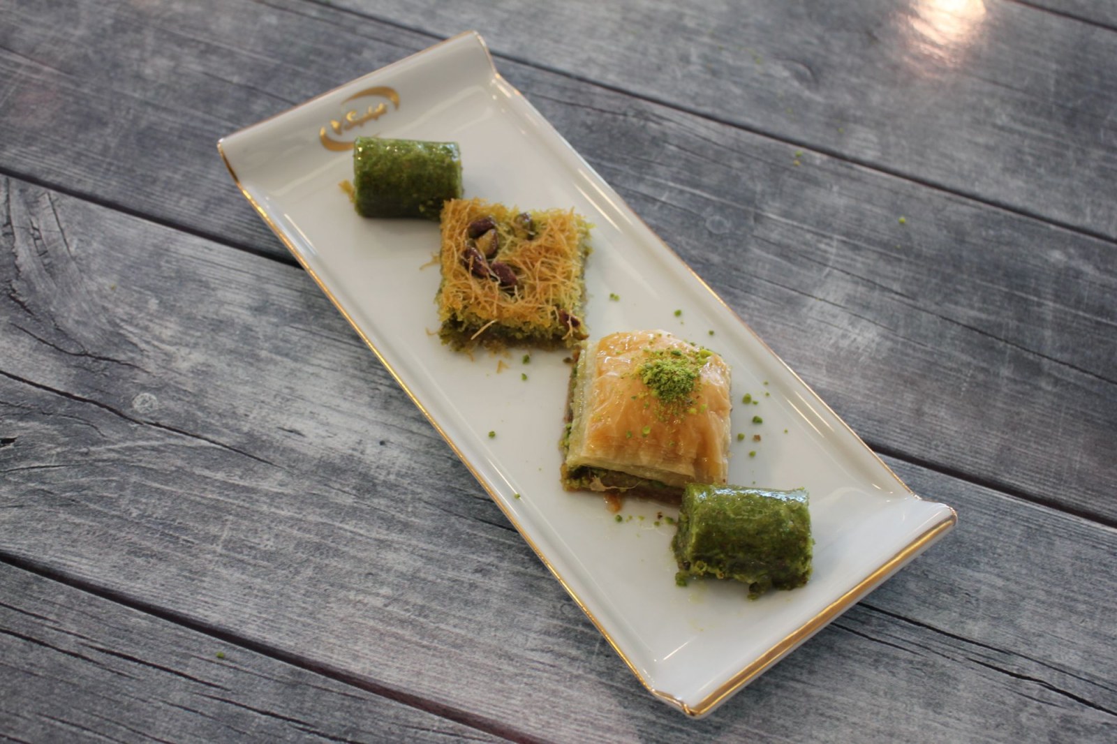 Fıstıklı Karışık Baklava (1 kg)