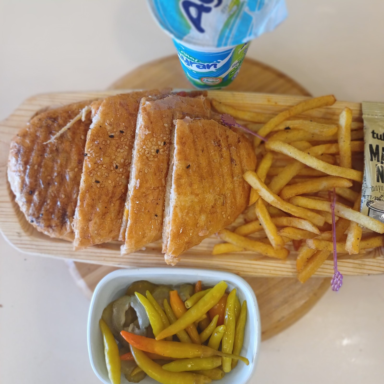 Sosisli Kaşarlı Tost