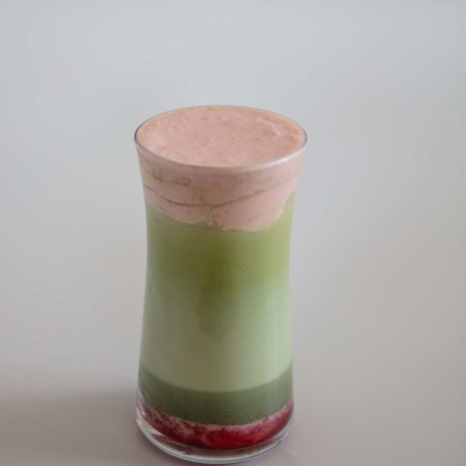 Çilekli Iced Matcha Latte