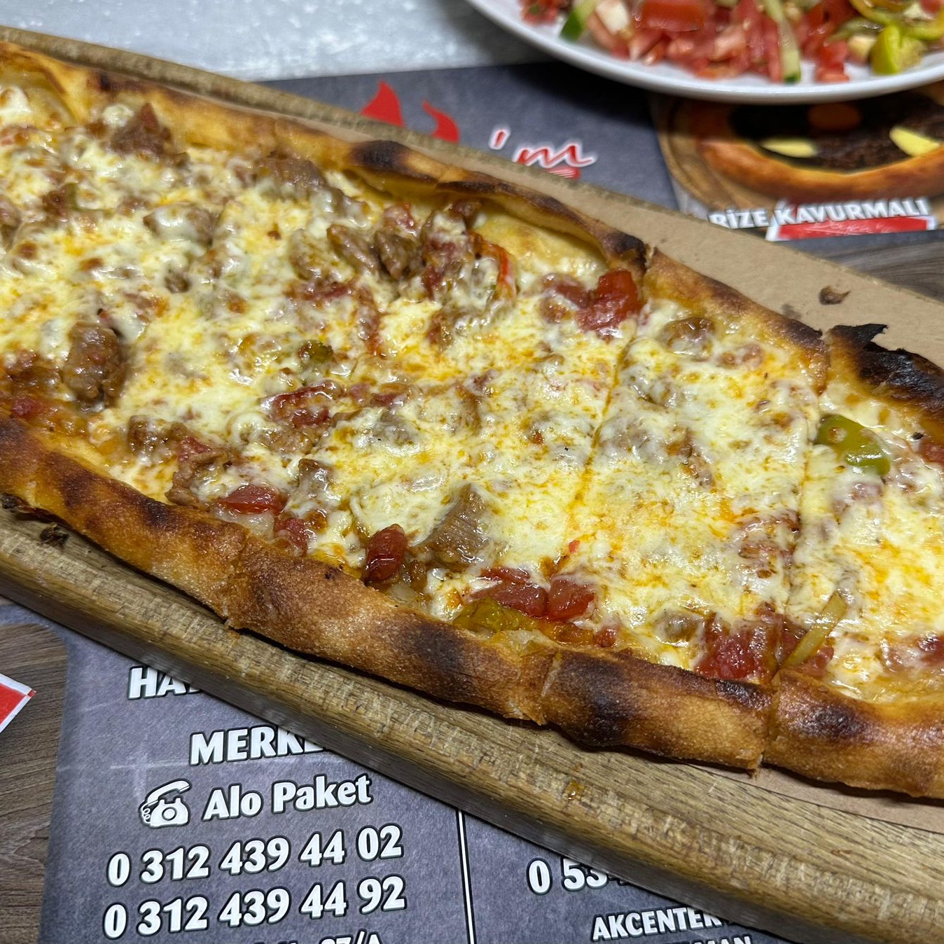 Kuşbaşılı Kaşarlı Mantarlı Pide