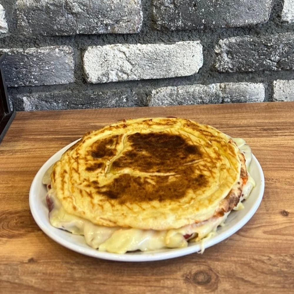 Kaşarlı bazlama Tostu (Sanayi Usulü)