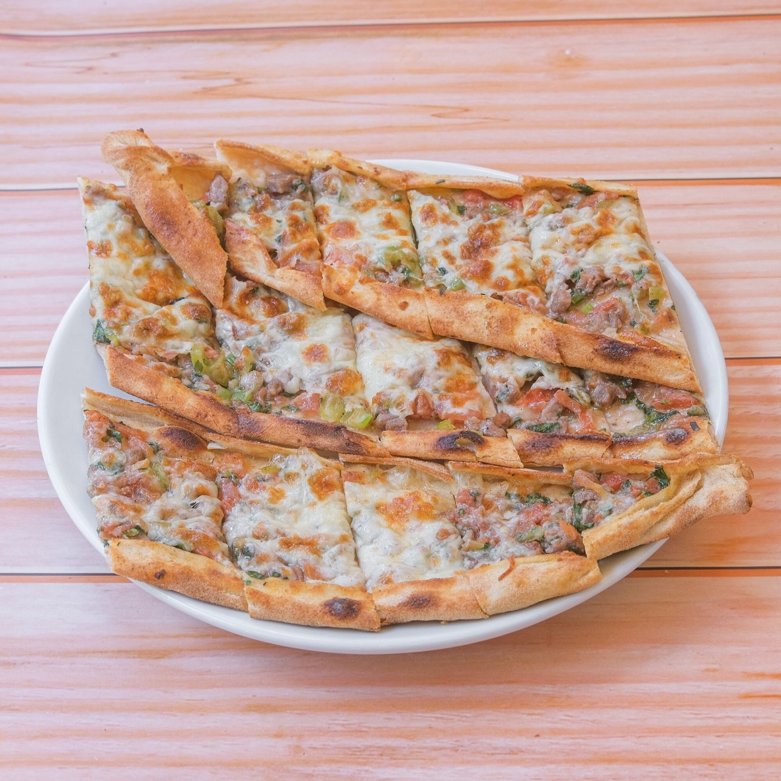 Kuşbaşılı Kaşarlı Pide