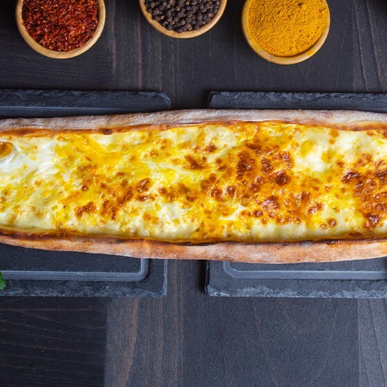 Kıymalı Kaşarlı Yumurtalı Pide