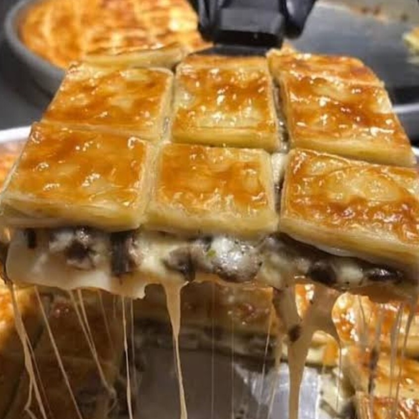 Mantarlı Kaşarlı Su Böreği