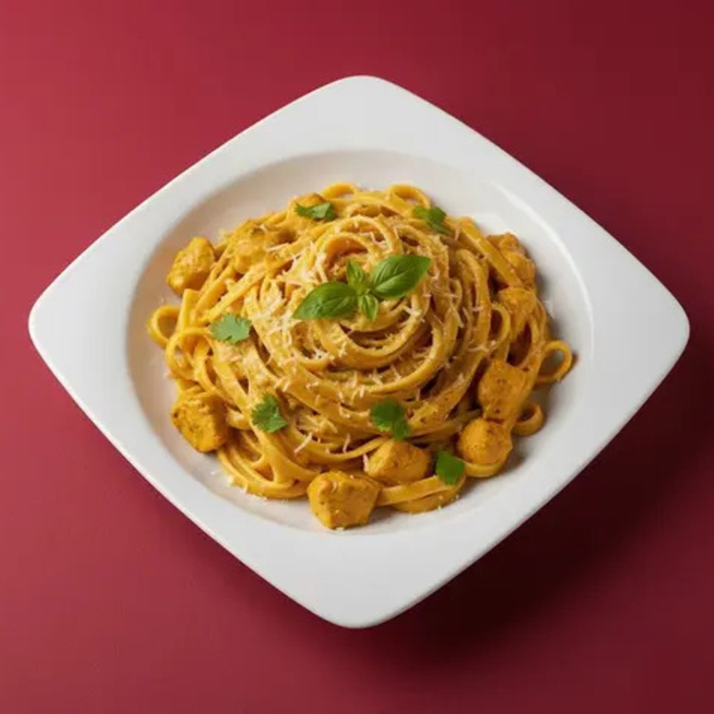 Köri Soslu Tavuklu Fettuccine