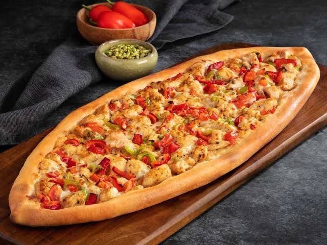 Tavuklu Kaşarlı Pide