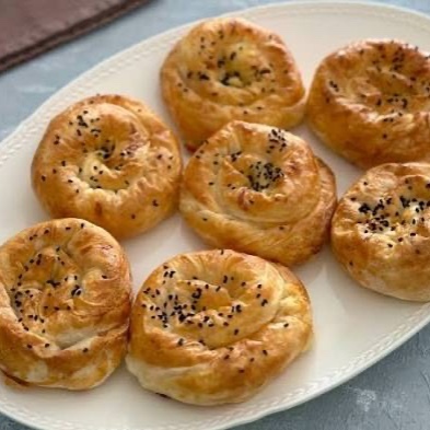 Peynirli Gül Böreği