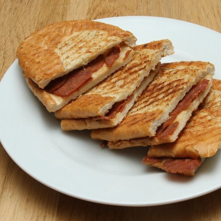 3 Çeyrek Sucuklu Tost + Ayran