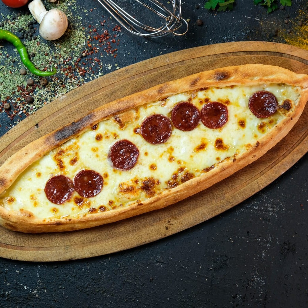 Sucuklu Kaşarlı Pide