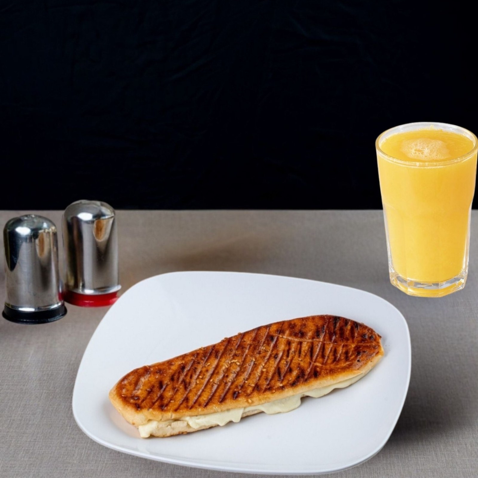 Beyaz Peynirli Maydanozlu Tost Kahvaltı Menü