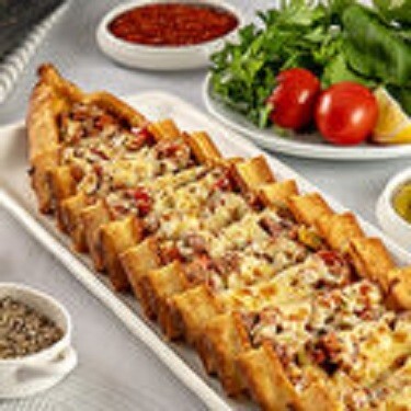 Kıymalı Kaşarlı Pide