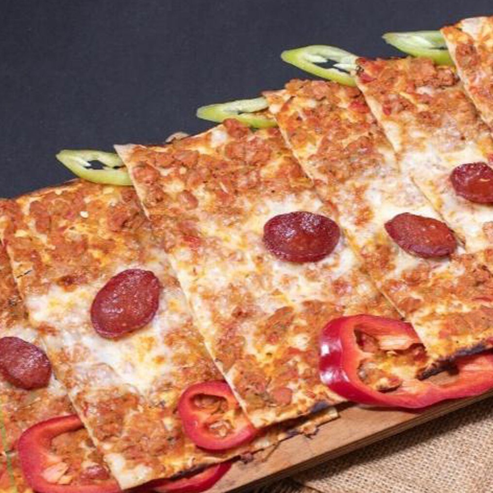 Sucuklu Kaşarlı Pide