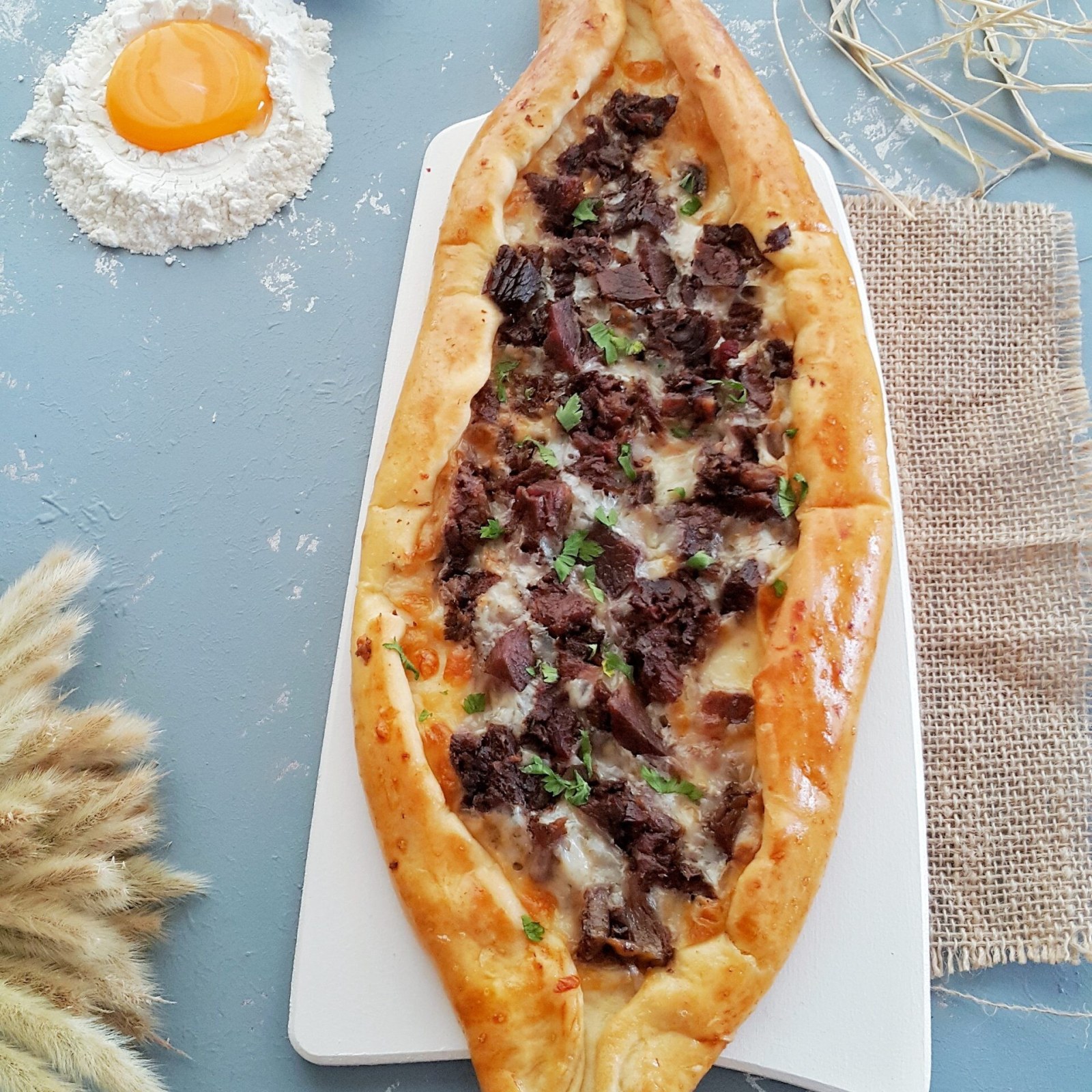 Kavurmalı Kaşarlı Pide