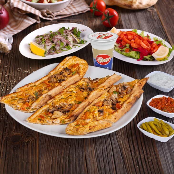 Tavuk Kuşbaşı Mantarlı Pide Menü (1,5)