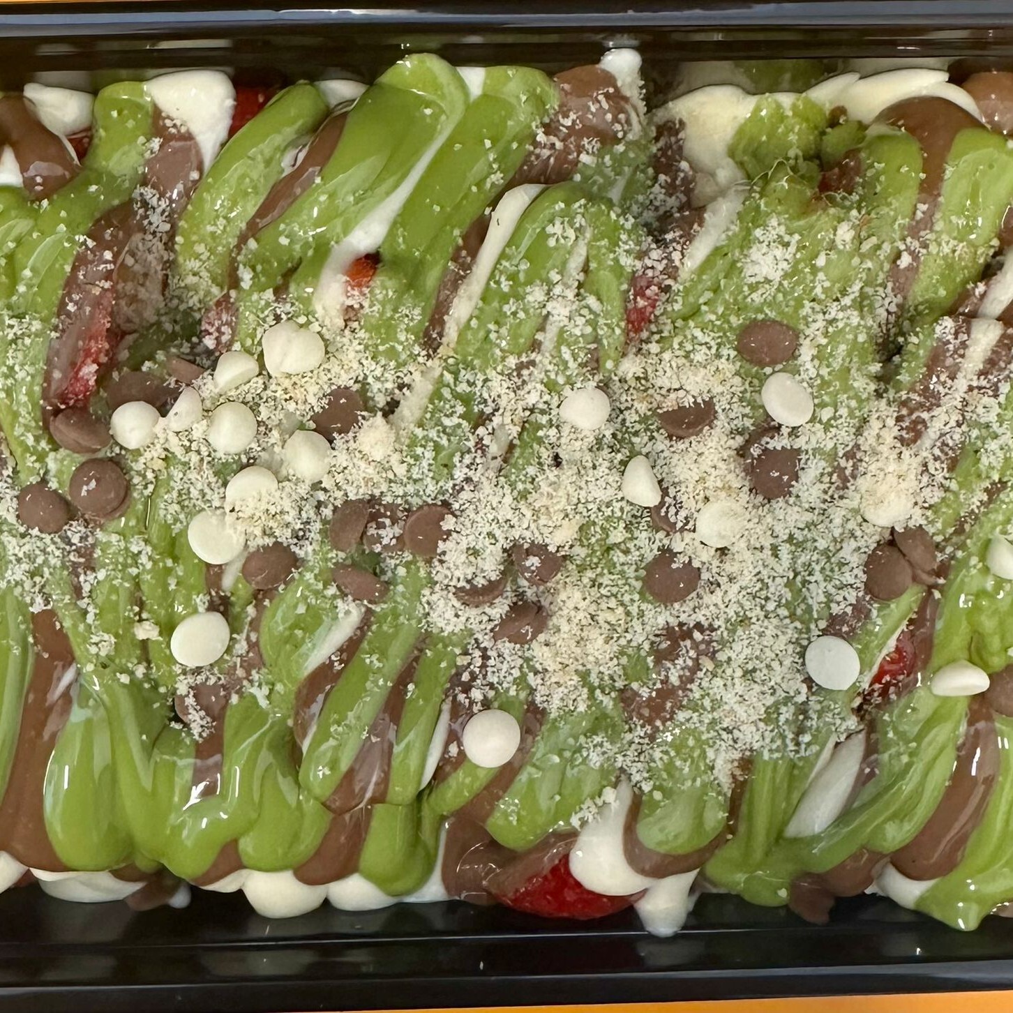 Antep fıstıklı soslu waffle Bowl (Dilimlenmiş hamur)+Coca Cola Menü