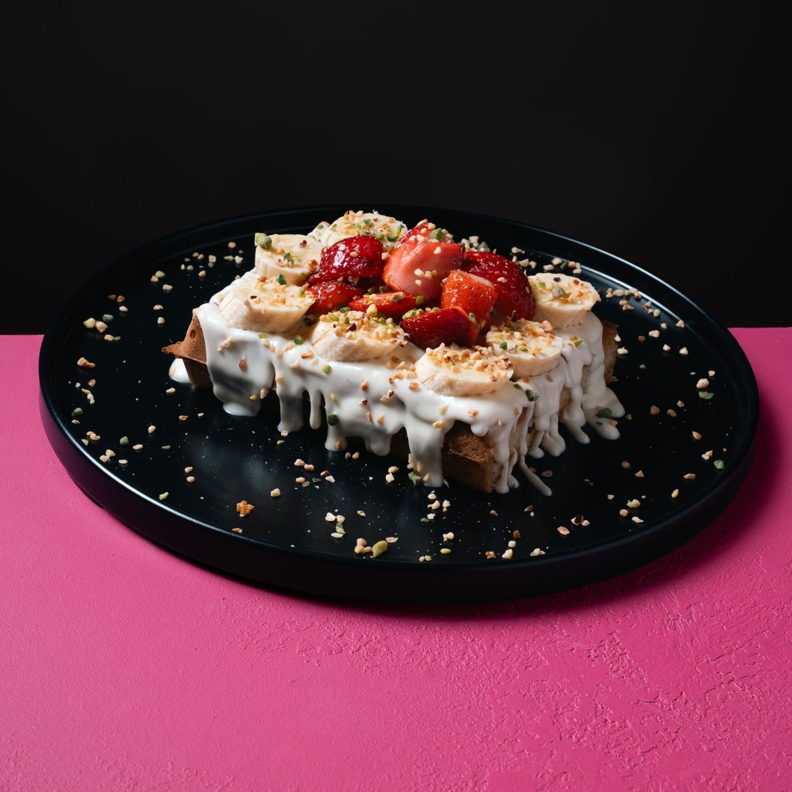 Beyaz Çikolata Muz Çilekli Waffle