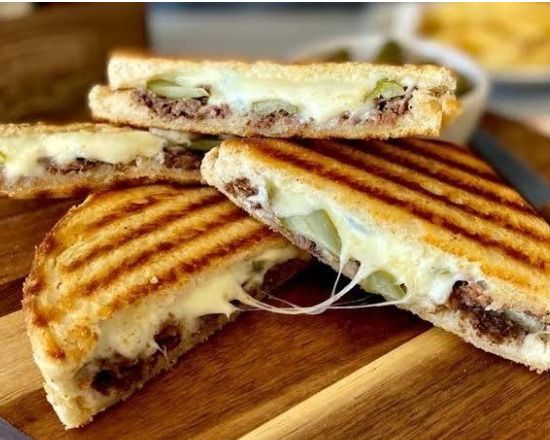 Kavurmalı Kaşarlı Tost