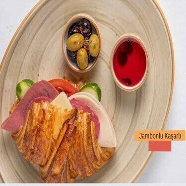 Jambonlu Kaşarlı Kruvasan