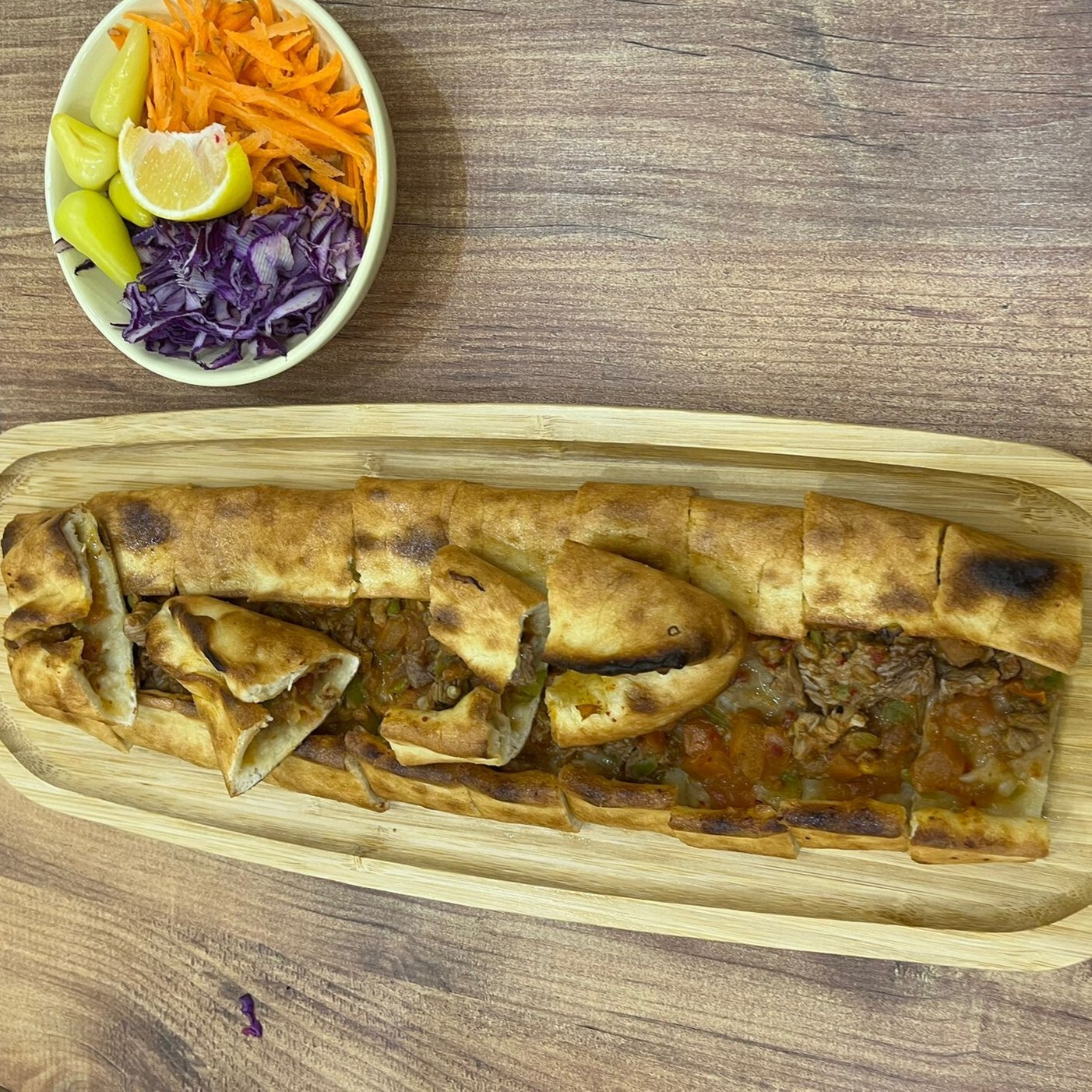 Sade Kuşbaşılı Pide