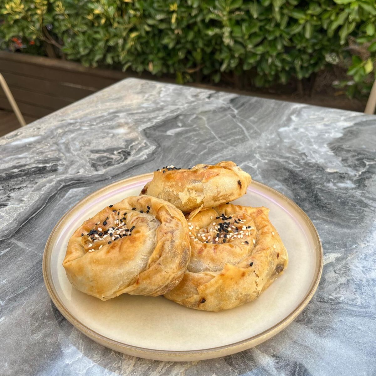 Patlıcan Kıymalı Gül Böreği (1 Adet)
