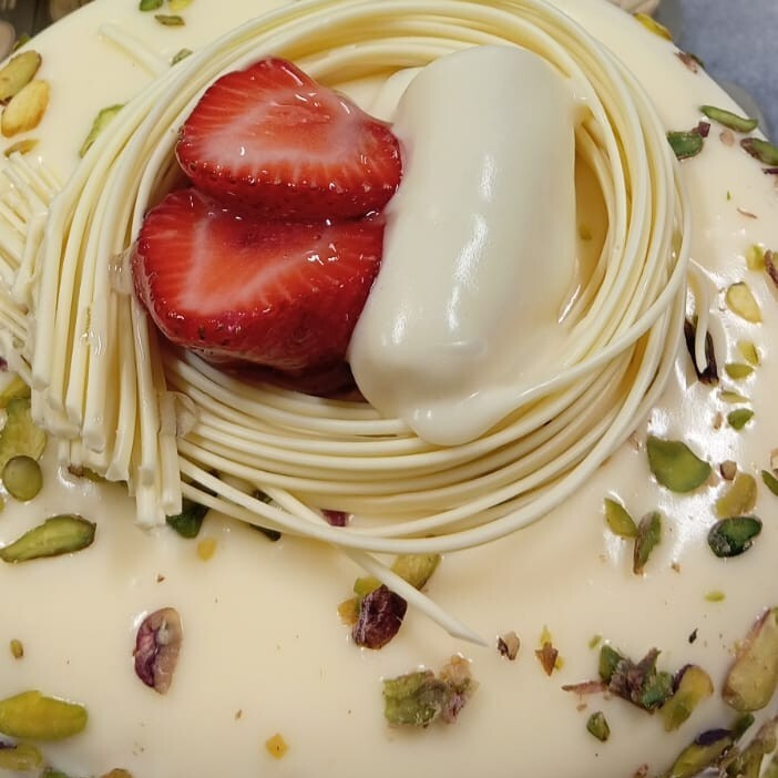 Meyveli Ayder (Muz-Çilek-Beyaz Çikolata) Yaş Pasta 0
