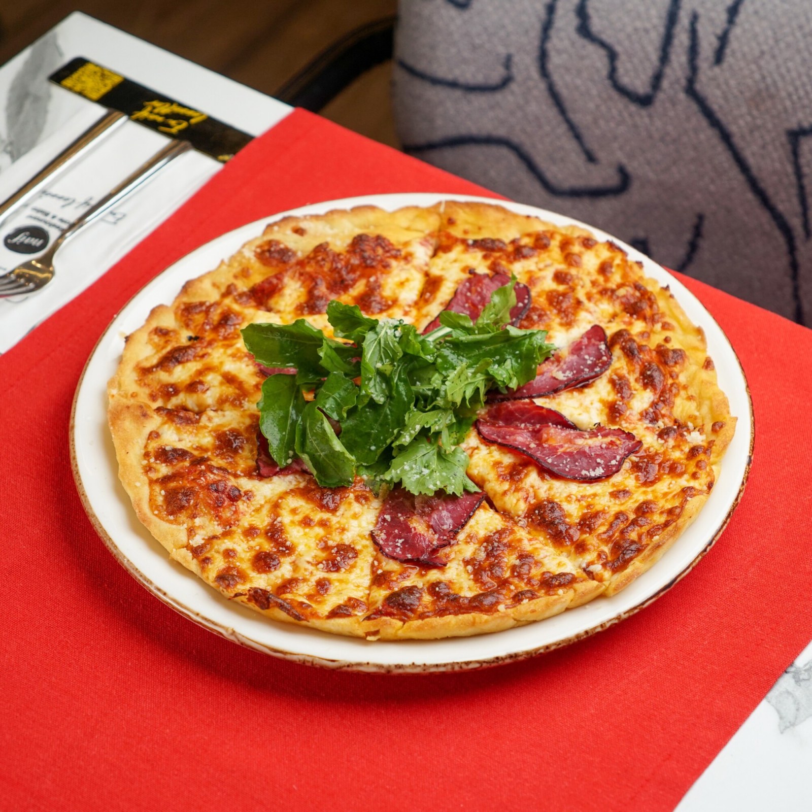 FÜME ETLİ PİZZA